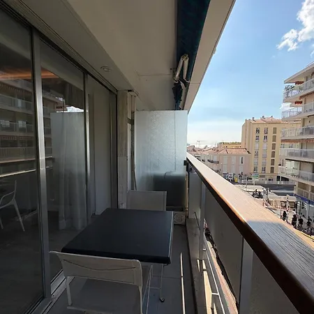 Moderne Avec Terrasse, Centre *