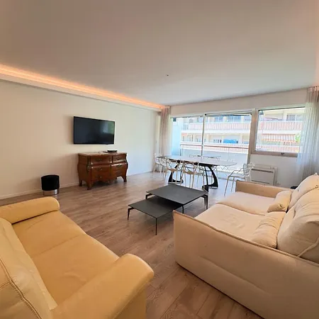 Moderne Avec Terrasse, Centre