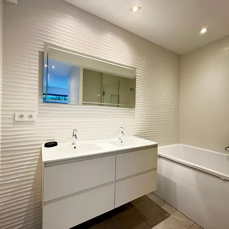 Moderne Avec Terrasse, Centre *