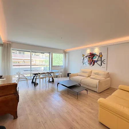 Moderne Avec Terrasse, Centre *