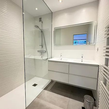 Moderne Avec Terrasse, Centre Lägenhet