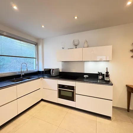 Moderne Avec Terrasse, Centre Lägenhet